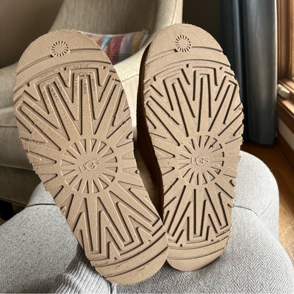 UGG Slipper - Picture 5 of 5